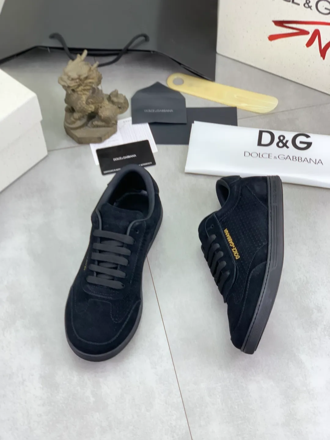 Men's shoes P500 💰 [New model] The latest hot model, top original quality, the official website is synchronized with "DOLCE&GABBANA [Dolce & Gabbana] ~ High Quality." The effect is low-cut casual DG men's shoes, loved by many celebrities, using high-end imported first-layer frosted calfskin with punched logo design + cowhide feet, simple and elegant, perfect interpretation of the latest inspiration for shoes, classic and fashionable integration, luxury dream, dominating fashion Suitable for drivers, light and comfortable to drive, light and breathable for outdoor travel, high-end quality, trustworthy, 3️⃣color🉑️choice! Code number: 38-46